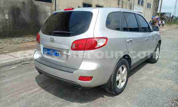 Sayi Na hannu Hyundai Santa Fe Azurfa Mota in Douala a Ƙasar Kamaru Sayi Na hannu Hyundai Santa Fe Azurfa Mota in Douala a Ƙasar Kamaru
