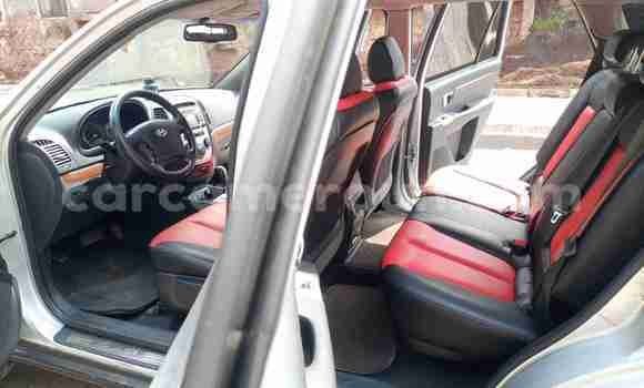 Sayi Na hannu Hyundai Santa Fe Azurfa Mota in Douala a Ƙasar Kamaru Sayi Na hannu Hyundai Santa Fe Azurfa Mota in Douala a Ƙasar Kamaru