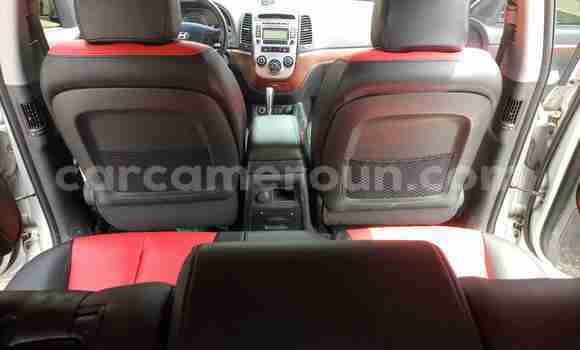 Sayi Na hannu Hyundai Santa Fe Azurfa Mota in Douala a Ƙasar Kamaru Sayi Na hannu Hyundai Santa Fe Azurfa Mota in Douala a Ƙasar Kamaru