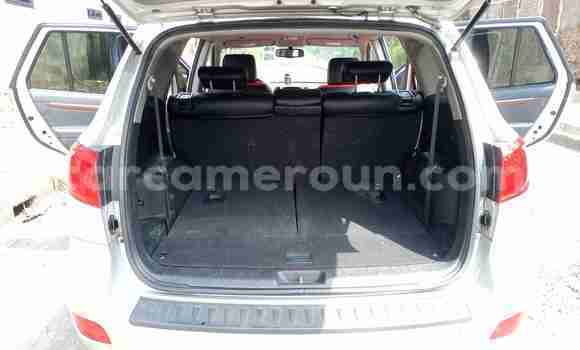 Sayi Na hannu Hyundai Santa Fe Azurfa Mota in Douala a Ƙasar Kamaru Sayi Na hannu Hyundai Santa Fe Azurfa Mota in Douala a Ƙasar Kamaru