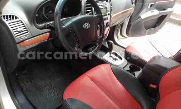 Sayi Na hannu Hyundai Santa Fe Azurfa Mota in Douala a Ƙasar Kamaru Sayi Na hannu Hyundai Santa Fe Azurfa Mota in Douala a Ƙasar Kamaru