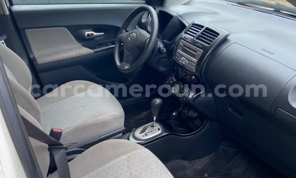 Acheter Import Voiture Toyota Vitz Blanc à Douala, Littoral Cameroon Acheter Import Voiture Toyota Vitz Blanc à Douala, Littoral Cameroon