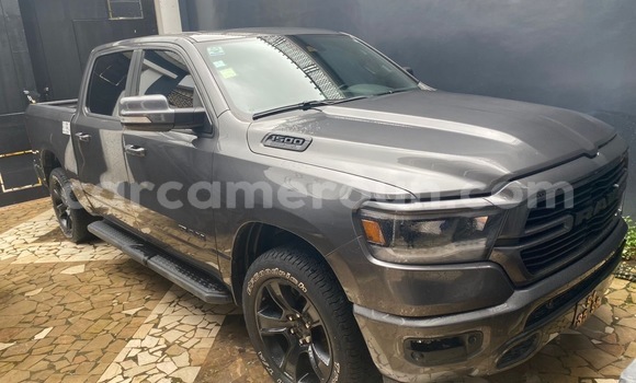 Sayi Imported Dodge RAM Black Mota in Douala a Ƙasar Kamaru