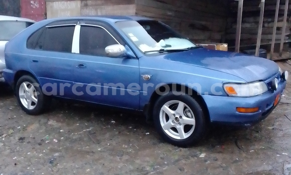 Sayi Na hannu Toyota Corolla Blue Mota in Douala a Ƙasar Kamaru