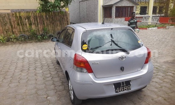 Acheter Import Voiture Toyota Vitz Gris à Douala, Littoral Cameroon Acheter Import Voiture Toyota Vitz Gris à Douala, Littoral Cameroon