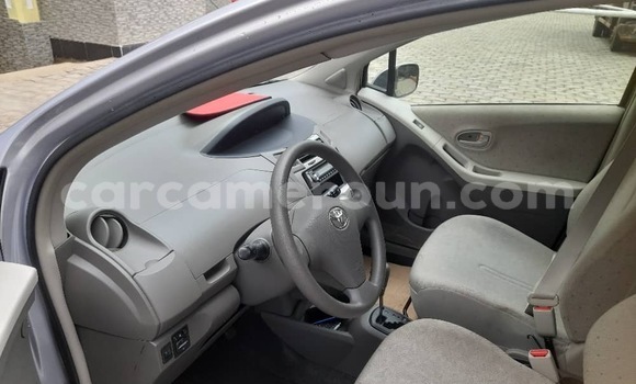 Acheter Import Voiture Toyota Vitz Gris à Douala, Littoral Cameroon Acheter Import Voiture Toyota Vitz Gris à Douala, Littoral Cameroon