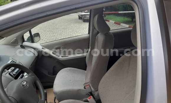 Acheter Import Voiture Toyota Vitz Gris à Douala, Littoral Cameroon Acheter Import Voiture Toyota Vitz Gris à Douala, Littoral Cameroon