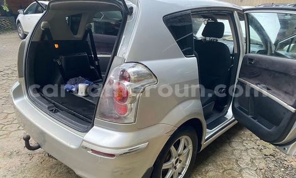 Sayi Na hannu Toyota Corolla Sauran Mota in Yaounde a Babban Kamaru Sayi Na hannu Toyota Corolla Sauran Mota in Yaounde a Babban Kamaru