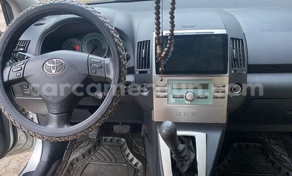Sayi Na hannu Toyota Corolla Sauran Mota in Yaounde a Babban Kamaru Sayi Na hannu Toyota Corolla Sauran Mota in Yaounde a Babban Kamaru