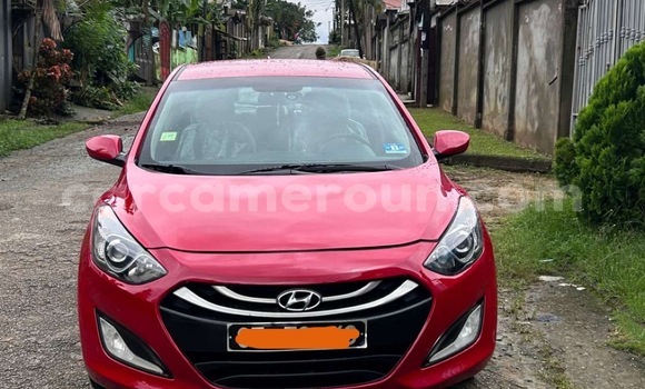 Sayi Na hannu Hyundai Elantra Red Mota in Douala a Ƙasar Kamaru