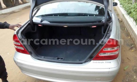 Acheter Occasion Voiture Mercedes‒Benz 190 Gris à Yaoundé, Central Cameroon Acheter Occasion Voiture Mercedes‒Benz 190 Gris à Yaoundé, Central Cameroon