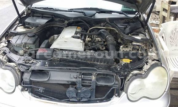 Acheter Occasion Voiture Mercedes‒Benz 190 Gris à Yaoundé, Central Cameroon Acheter Occasion Voiture Mercedes‒Benz 190 Gris à Yaoundé, Central Cameroon