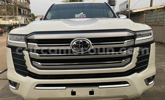 Sayi Sabo Toyota Land Cruiser White Mota in Douala a Ƙasar Kamaru Sayi Sabo Toyota Land Cruiser White Mota in Douala a Ƙasar Kamaru