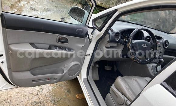 Sayi Imported Kia Rio White Mota in Douala a Ƙasar Kamaru