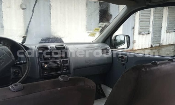 Sayi Na hannu Toyota Hiace White Mota in Douala a Ƙasar Kamaru Sayi Na hannu Toyota Hiace White Mota in Douala a Ƙasar Kamaru