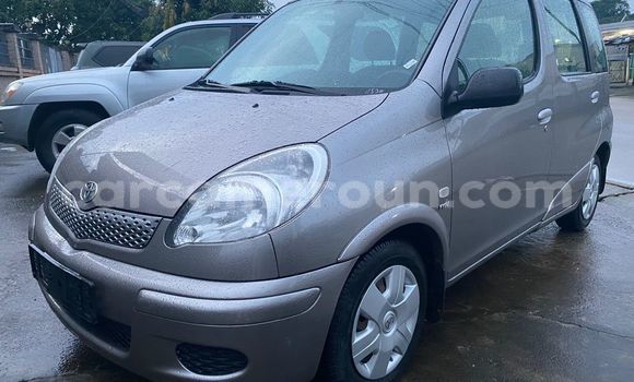 Acheter Import Voiture Toyota Yaris Verso Gris à Douala, Littoral Cameroon Acheter Import Voiture Toyota Yaris Verso Gris à Douala, Littoral Cameroon