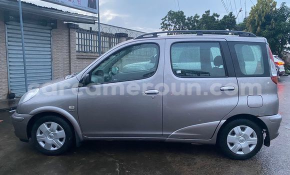 Acheter Import Voiture Toyota Yaris Verso Gris à Douala, Littoral Cameroon Acheter Import Voiture Toyota Yaris Verso Gris à Douala, Littoral Cameroon