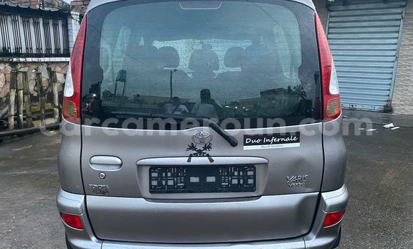 Acheter Import Voiture Toyota Yaris Verso Gris à Douala, Littoral Cameroon Acheter Import Voiture Toyota Yaris Verso Gris à Douala, Littoral Cameroon