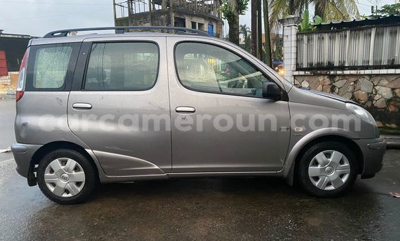 Acheter Import Voiture Toyota Yaris Verso Gris à Douala, Littoral Cameroon Acheter Import Voiture Toyota Yaris Verso Gris à Douala, Littoral Cameroon