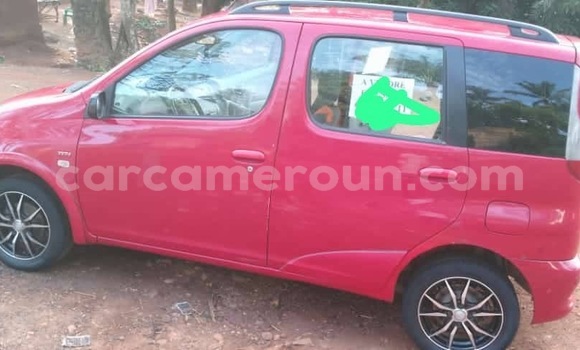 Acheter Neuf Voiture Toyota Yaris Verso Rouge à Foumban, West Cameroon Acheter Neuf Voiture Toyota Yaris Verso Rouge à Foumban, West Cameroon
