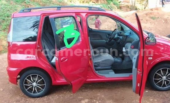 Acheter Neuf Voiture Toyota Yaris Verso Rouge à Foumban, West Cameroon Acheter Neuf Voiture Toyota Yaris Verso Rouge à Foumban, West Cameroon
