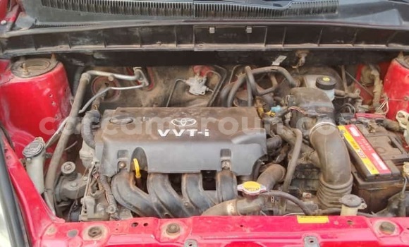 Acheter Neuf Voiture Toyota Yaris Verso Rouge à Foumban, West Cameroon Acheter Neuf Voiture Toyota Yaris Verso Rouge à Foumban, West Cameroon