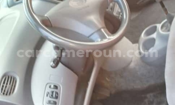 Acheter Neuf Voiture Toyota Yaris Verso Rouge à Foumban, West Cameroon Acheter Neuf Voiture Toyota Yaris Verso Rouge à Foumban, West Cameroon