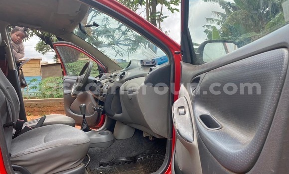 Sayi Na hannu Toyota Yaris Red Mota in Yaounde a Babban Kamaru Sayi Na hannu Toyota Yaris Red Mota in Yaounde a Babban Kamaru