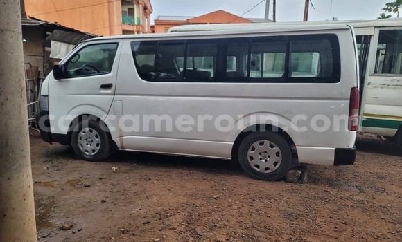 Sayi Sabo Toyota Hiace White Mota in Yaounde a Babban Kamaru Sayi Sabo Toyota Hiace White Mota in Yaounde a Babban Kamaru