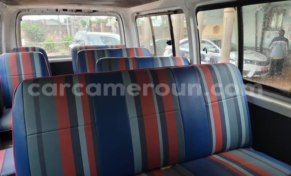 Sayi Sabo Toyota Hiace White Mota in Yaounde a Babban Kamaru Sayi Sabo Toyota Hiace White Mota in Yaounde a Babban Kamaru