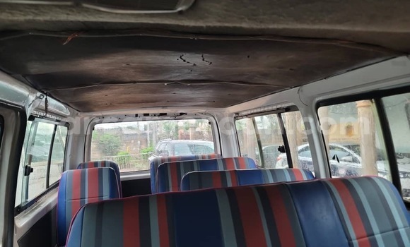 Sayi Sabo Toyota Hiace White Mota in Yaounde a Babban Kamaru Sayi Sabo Toyota Hiace White Mota in Yaounde a Babban Kamaru