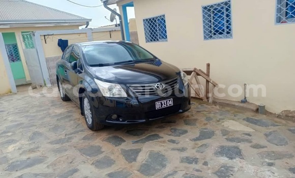 Sayi Na hannu Toyota Avensis Black Mota in Douala a Ƙasar Kamaru