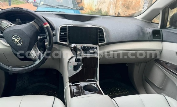 Sayi Na hannu Toyota Venza Azurfa Mota in Douala a Ƙasar Kamaru Sayi Na hannu Toyota Venza Azurfa Mota in Douala a Ƙasar Kamaru