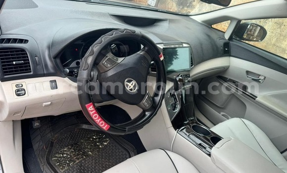 Sayi Na hannu Toyota Venza Azurfa Mota in Douala a Ƙasar Kamaru Sayi Na hannu Toyota Venza Azurfa Mota in Douala a Ƙasar Kamaru
