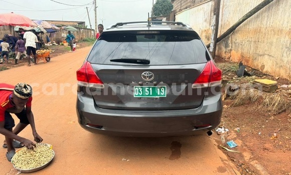 Sayi Na hannu Toyota Venza Azurfa Mota in Douala a Ƙasar Kamaru Sayi Na hannu Toyota Venza Azurfa Mota in Douala a Ƙasar Kamaru