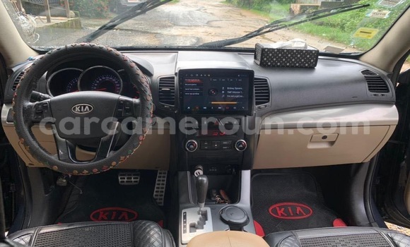 Sayi Na hannu Kia Sorento Azurfa Mota in Douala a Ƙasar Kamaru Sayi Na hannu Kia Sorento Azurfa Mota in Douala a Ƙasar Kamaru