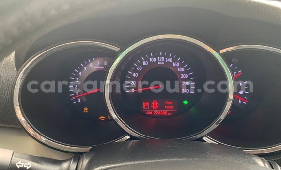 Sayi Na hannu Kia Sorento Azurfa Mota in Douala a Ƙasar Kamaru Sayi Na hannu Kia Sorento Azurfa Mota in Douala a Ƙasar Kamaru