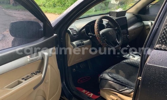 Sayi Na hannu Kia Sorento Azurfa Mota in Douala a Ƙasar Kamaru Sayi Na hannu Kia Sorento Azurfa Mota in Douala a Ƙasar Kamaru