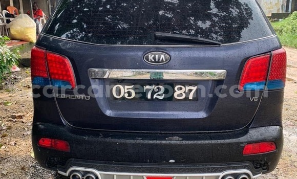 Sayi Na hannu Kia Sorento Azurfa Mota in Douala a Ƙasar Kamaru Sayi Na hannu Kia Sorento Azurfa Mota in Douala a Ƙasar Kamaru