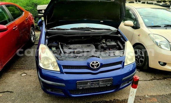 Sayi Na hannu Toyota Corolla Verso Blue Mota in Douala a Ƙasar Kamaru Sayi Na hannu Toyota Corolla Verso Blue Mota in Douala a Ƙasar Kamaru