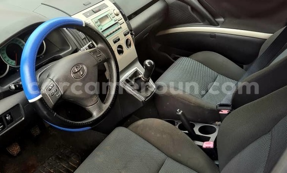 Sayi Na hannu Toyota Corolla Verso Blue Mota in Douala a Ƙasar Kamaru Sayi Na hannu Toyota Corolla Verso Blue Mota in Douala a Ƙasar Kamaru