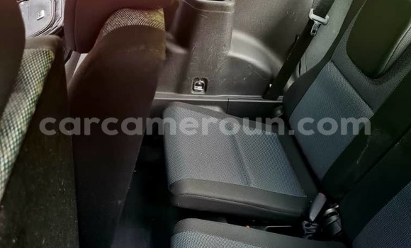 Sayi Na hannu Toyota Corolla Verso Blue Mota in Douala a Ƙasar Kamaru Sayi Na hannu Toyota Corolla Verso Blue Mota in Douala a Ƙasar Kamaru