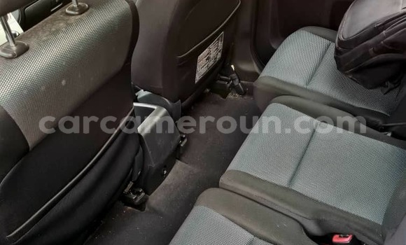 Sayi Na hannu Toyota Corolla Verso Blue Mota in Douala a Ƙasar Kamaru Sayi Na hannu Toyota Corolla Verso Blue Mota in Douala a Ƙasar Kamaru