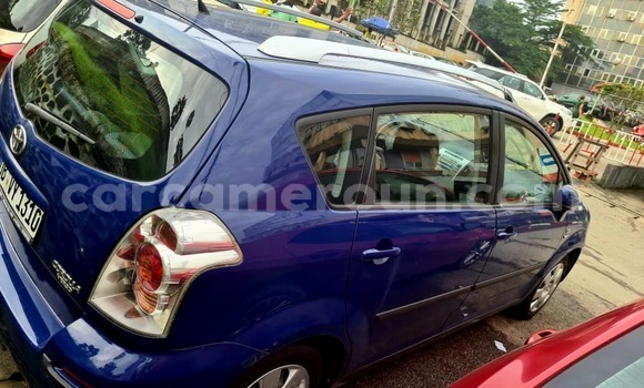 Sayi Na hannu Toyota Corolla Verso Blue Mota in Douala a Ƙasar Kamaru Sayi Na hannu Toyota Corolla Verso Blue Mota in Douala a Ƙasar Kamaru