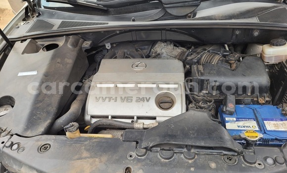 Sayi Na hannu Lexus RX 300 Azurfa Mota in Yaounde a Babban Kamaru Sayi Na hannu Lexus RX 300 Azurfa Mota in Yaounde a Babban Kamaru