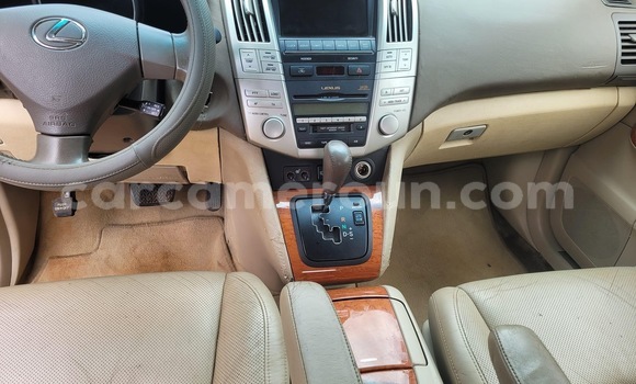 Sayi Na hannu Lexus RX 300 Azurfa Mota in Yaounde a Babban Kamaru Sayi Na hannu Lexus RX 300 Azurfa Mota in Yaounde a Babban Kamaru