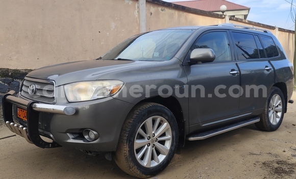 Buy Used Toyota Highlander Silver Car in Douala in Littoral Cameroon Buy Used Toyota Highlander Silver Car in Douala in Littoral Cameroon