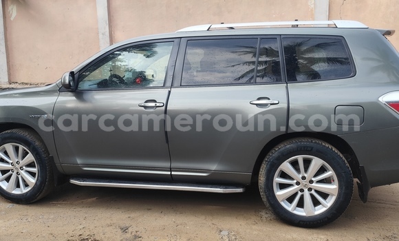 Buy Used Toyota Highlander Silver Car in Douala in Littoral Cameroon Buy Used Toyota Highlander Silver Car in Douala in Littoral Cameroon