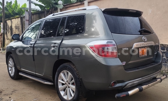 Buy Used Toyota Highlander Silver Car in Douala in Littoral Cameroon Buy Used Toyota Highlander Silver Car in Douala in Littoral Cameroon