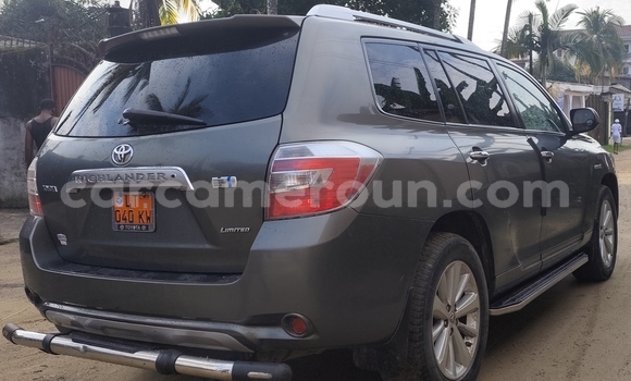 Buy Used Toyota Highlander Silver Car in Douala in Littoral Cameroon Buy Used Toyota Highlander Silver Car in Douala in Littoral Cameroon